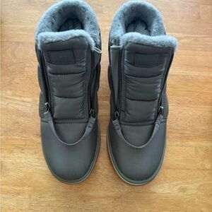 UGG Women's Gray Winter Boots